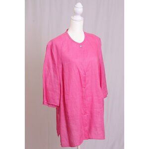 Long, loose-fit tunic blouse with a minimalist design
